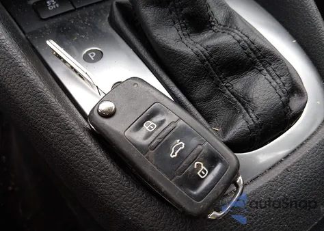 2014 Volkswagen Golf 2.5L z USA, uszkodzony, nr VIN WVWDB7AJXEW002564